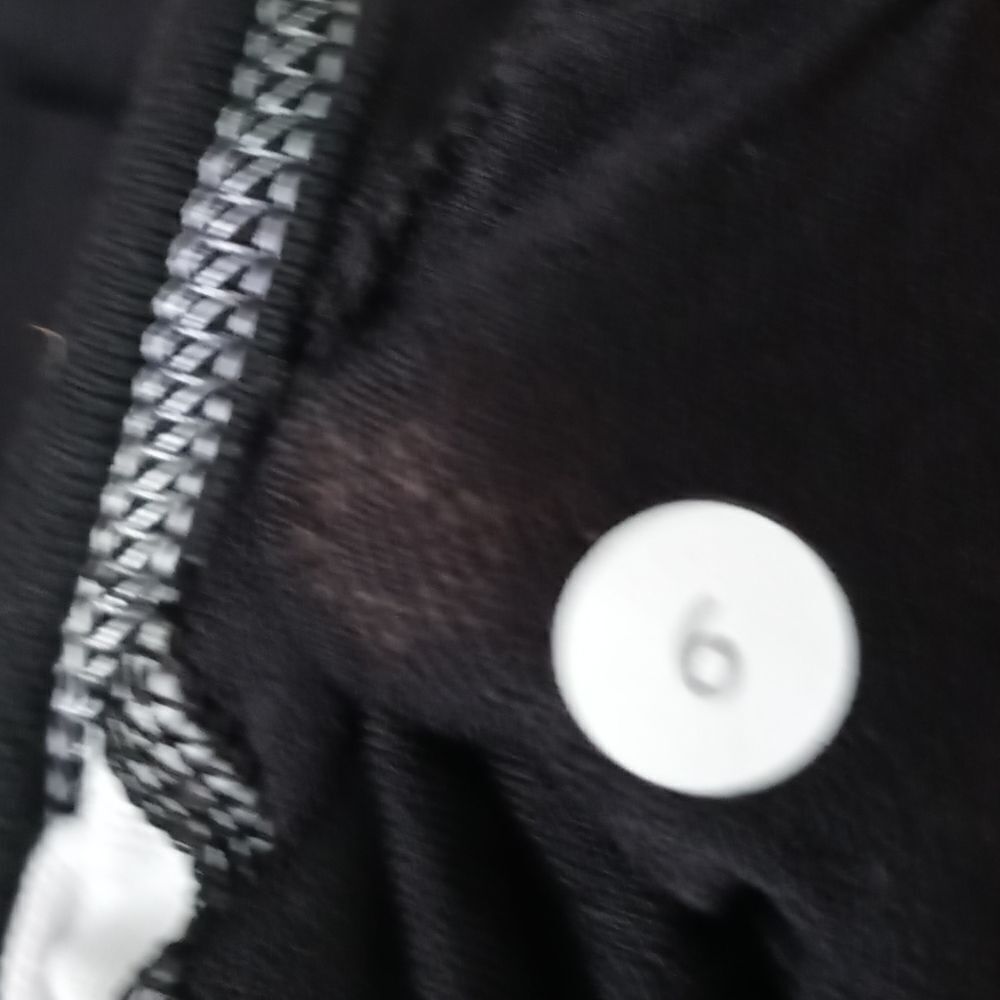 Lululemon With Build In Bra Size 6 - image 6